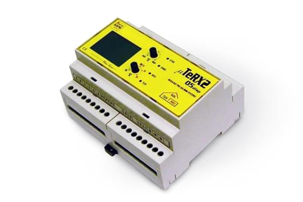 Regulátor μTeRX2-05disp je určen pro kombinovaný solární ohřev zásobníku TUV společně s vytápěním další akumulační nádoby (AKU).